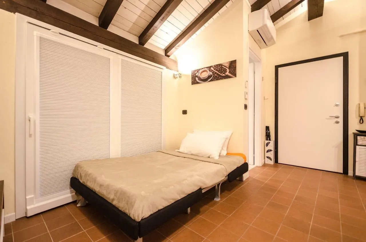 Appartamento Ca' di Leo, Private Terrace in Historical Center Bologna 0*,  Italia